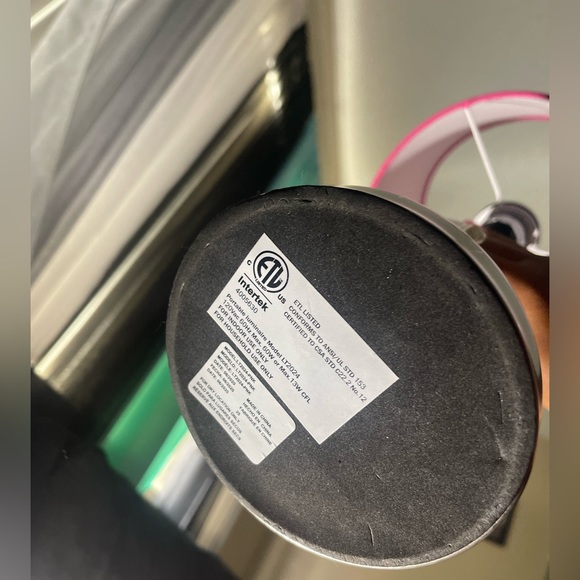 Pink charging outlet table lamp - Picture 2 of 2